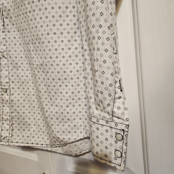 TM Exposure western style shirt, w cool geometric pattern & pearl style buttons - Picture 5 of 6